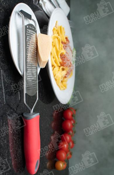 Imagem de Ralador Culinário Para Alimentos Tipo Fino Em Aço Inox e Cabo Em Plástico Verduras Legumes Queijos 31cm