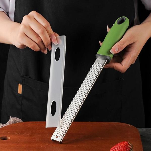 Imagem de Ralador Culinario Zester Inox Fino Profissional Queijo Raspa Com Pincel Para Limpar