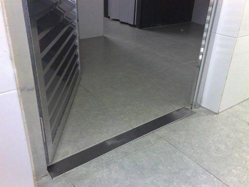 Ralo Linear Tampa Inox 304 Saida Central 90cm Linha Royal Imagem de Ralo Linear Tampa Inox 304 Saida Central 90cm Linha Royal