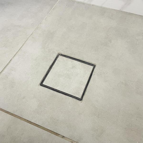 Ralo Oculto Inox 10x10 Tampa Invisível Quadrado Square 10cm Ralo Para Banheiro Tampa 2 em 1 Aplicar Piso Porcelanato Antiodor Aço Inox 304 Escovado - Dona D.cor Imagem de Ralo Oculto Inox 10x10 Tampa Invisível Quadrado Square 10cm Ralo Para Banheiro Tampa 2 em 1 Aplicar Piso Porcelanato Antiodor Aço Inox 304 Escovado