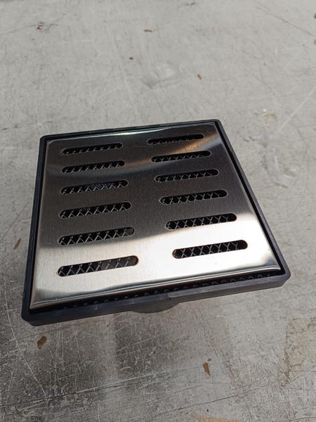 Ralo Pluvial Quintal 15x15 Inox 304 Cocho Coletor Saída Baixa 100mm e Tela Anti Inseto - Ficone & Reis Imagem de Ralo Pluvial Quintal 15x15 Inox 304 Cocho Coletor Saída Baixa 100mm e Tela Anti Inseto