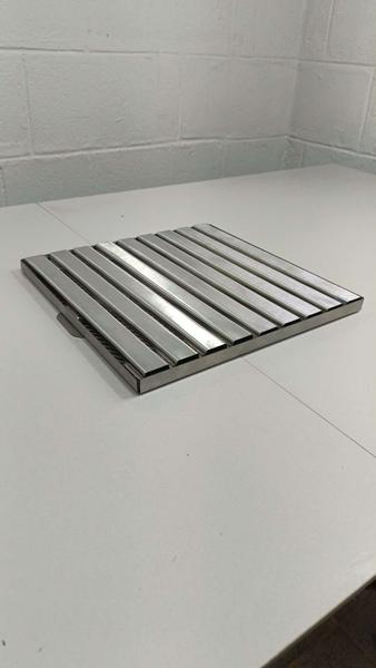 Imagem de Ralo Trilho 30x30 Inox 304 Netuno Com Tela Anti Escorpiões