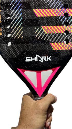 Imagem de Raquete De Beach Tennis Shark Boost Pro 2024 Sofia Carbon 3k