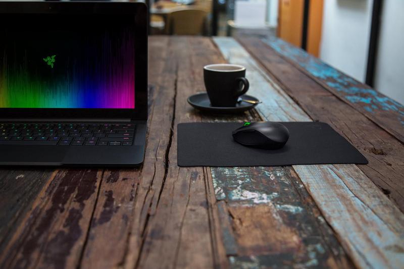 Imagem de Razer Goliathus Speed (Pequeno) Mousepad para jogos: tapete de jogo liso - Base de borracha antiderrapante - Design de pano portátil - Quadro costurado anti-fraying - Stealth