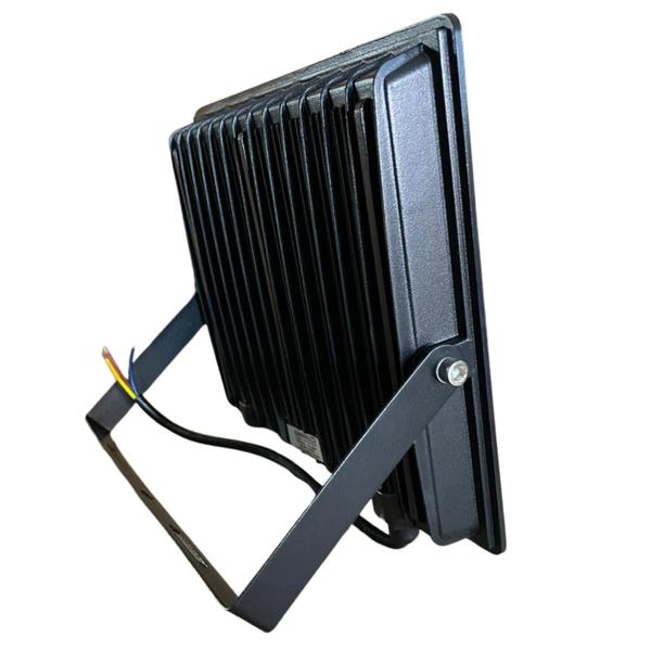 Refletor 200w 6500k Luz Fria Ip 66 Bivolt Casa Varanda Slim Garagem Pátio Terraço - Luminaled Imagem de Refletor 200w 6500k Luz Fria Ip 66 Bivolt Casa Varanda Slim Garagem Pátio Terraço