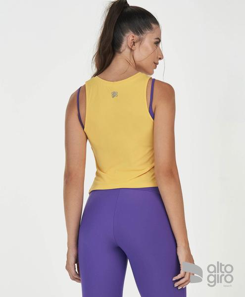 Regata Eterna Cropped Alto Giro Amarelo Suave Imagem de Regata Eterna Cropped Alto Giro Amarelo Suave
