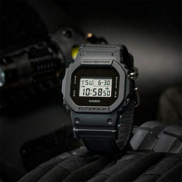 Imagem de Relógio Casio G-Shock DW-5600BCE-1DR Pulseira em Cordura