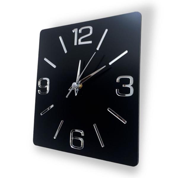 Imagem de Relógio de parede 25cm preto, quadrado, Algarismos cardinais 3D cor Prata espelhado.