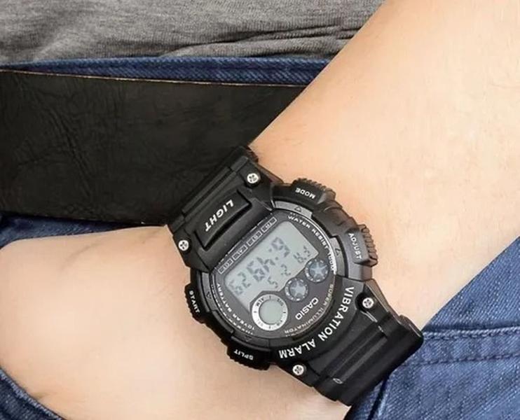 Imagem de Relógio de Pulso Casio Digital Masculino Alarme Vibratório 10 Anos de Bateria Prova Dágua 100 Metros W-735-1AVDF