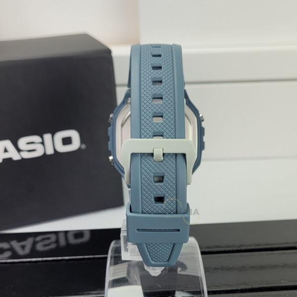 Imagem de Relógio de Pulso Casio Feminino Digital Esportivo Quadrado Illuminator Prova Dágua 50 Metros Azul W-218HC