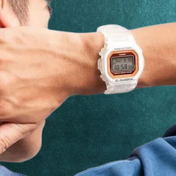 Imagem de Relógio de Pulso Casio G-Shock Unissex Digital Semitransparente Moderno Alarmes Cronômetro Original DW-5600LS-7DR