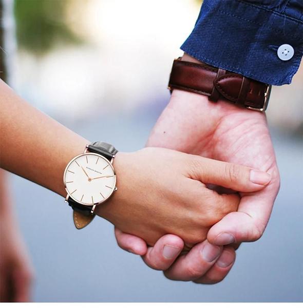 Relógio de Quartzo Masculino à Prova d'Água - Mostrador Dourado e Pulseira de Couro Imagem de Relógio de Quartzo Masculino à Prova d'Água - Mostrador Dourado e Pulseira de Couro
