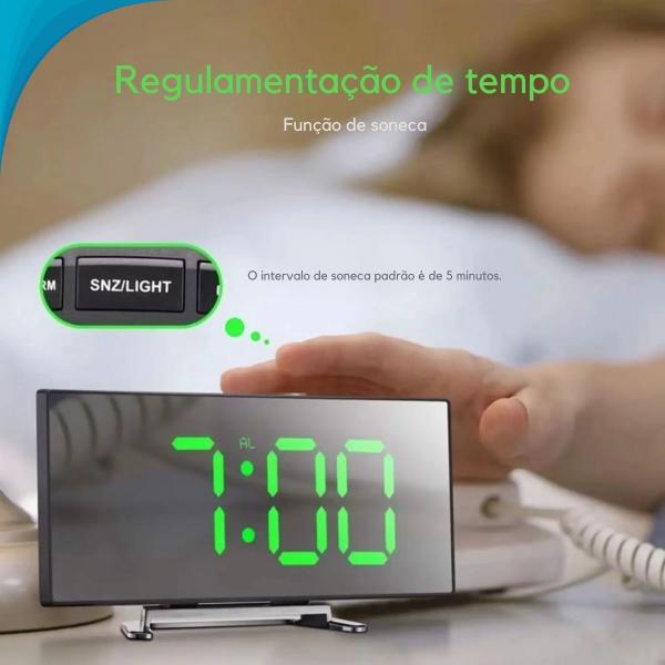 Imagem de Relógio Despertador de Mesa com Display Led Colorido e Função Alarme com Soneca Moderno Pronto para Uso