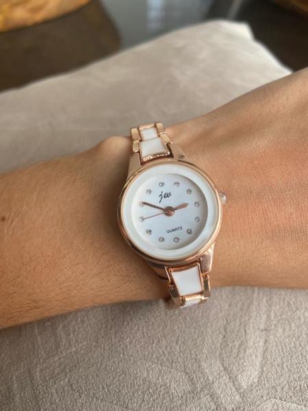 Imagem de Relógio Feminino Dourado Rosé Pequeno Luxo + Pulseira Charm