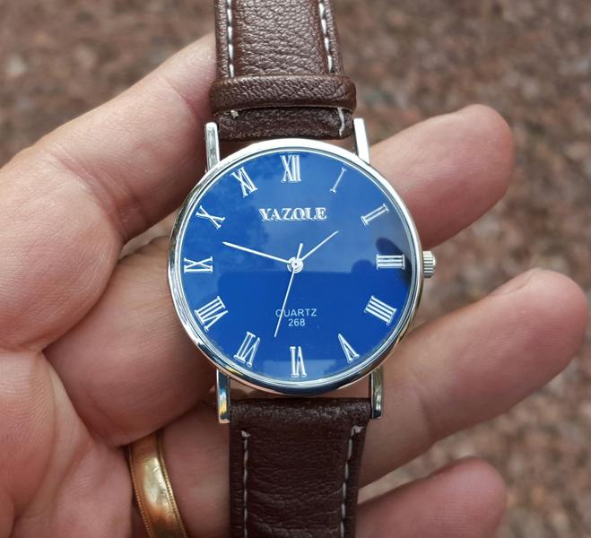 Imagem de Relógio Masculino Yazole 268 Pulseira Marrom Fundo Azulado Quartzo