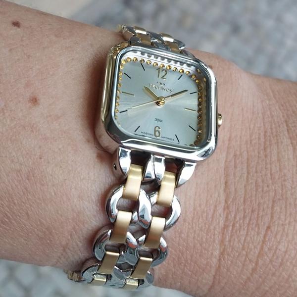 Imagem de Relogio Technos feminino pequeno quadrado pulseira de elos dourado prata bicolor misto sofisticado moderno 2035NAS/1K