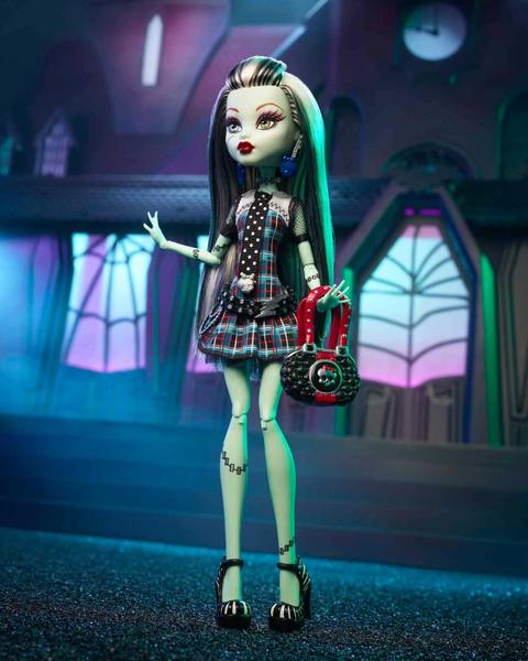 Imagem de Reprodução da boneca Monster High Frankie Stein 26 cm com acessórios