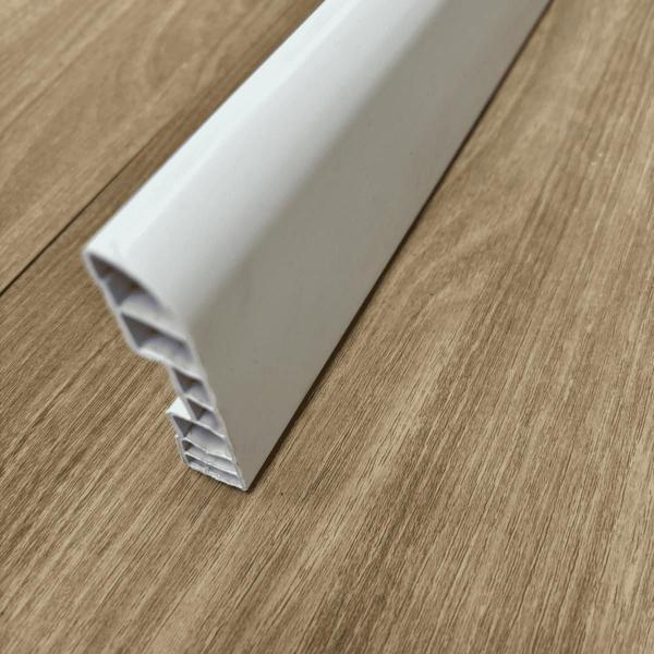 Imagem de Rodapé Boleado Liso de Pvc Plasbil 7cm Branco Barra 2,4m