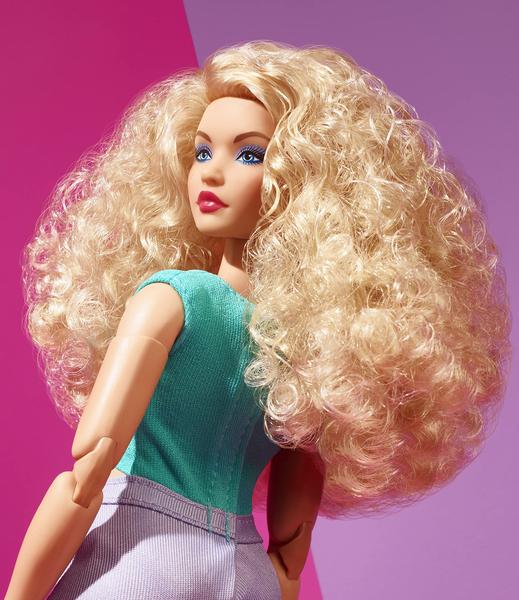 Imagem de Roupa de boneca Barbie com aparência de cabelo encaracolado loira