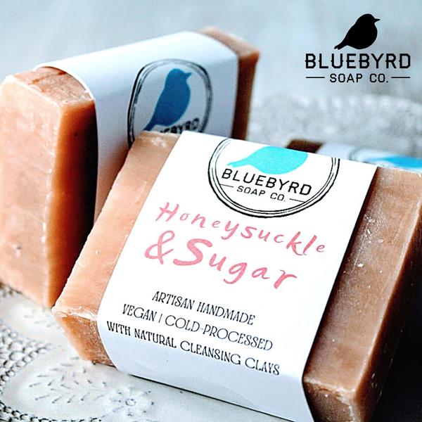 Imagem de Sabonete Bluebyrd Soap Co. Barra de madressilva vegana processada a frio