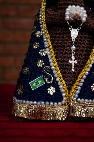 Imagem de Santinha  artesanal  amigurumi nossa senhora  aparecida