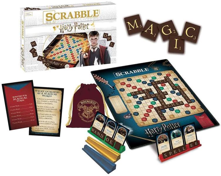 Imagem de Scrabble World of Harry Potter Board Game  Jogo oficial de scrabble com  de reviravolta do mundo mágico Jogo personalizado de Harry Potter de Scrabble  Scrabble Tiles & Scrabble Board  Jogo de palavras scrabble