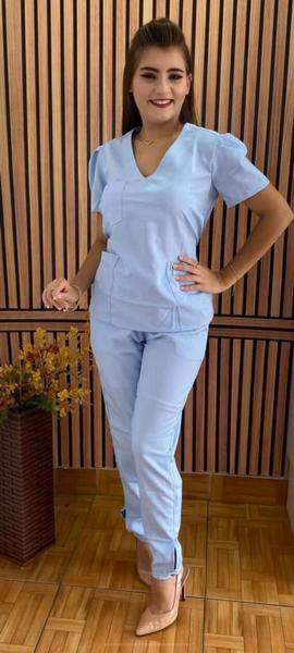 Imagem de Scrub feminino em tecido gabardine azul bebê TAM M