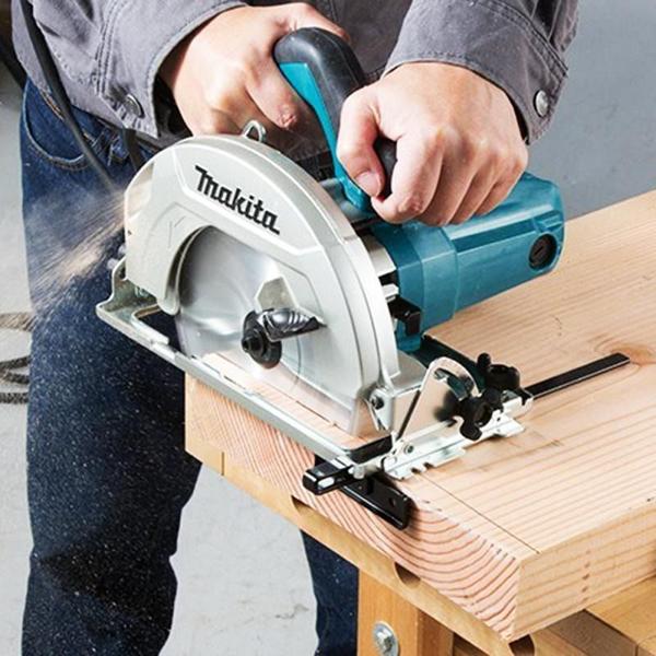 Serra circular 7.1/4 HS7010 220V - Makita Imagem de Serra circular 7.1/4 HS7010 220V - Makita