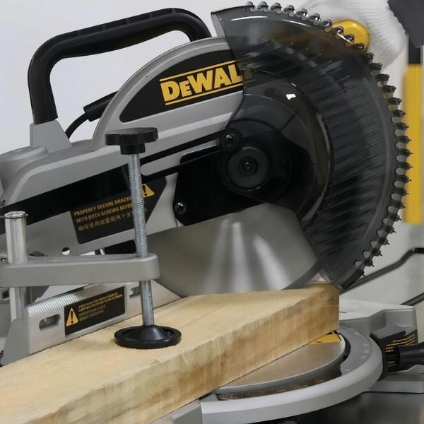 Imagem de Serra Meia Esquadria 10 polegadas Dewalt DW714 C/52 Gr 220V