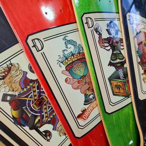 Imagem de Shape De Skate Maple Dreamin Resin7 Cards Joker 8.25