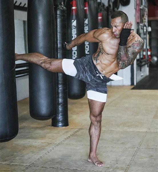 Imagem de Shorts Masculino 2 em 1 Bermuda Academia Corrida com Segunda Pele Interna Bolsos