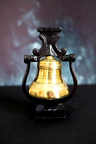 Sino De Bronze Com Suporte De Parede 9 Kg - IMPÉRIO DO COBRE Imagem de Sino De Bronze Com Suporte De Parede 9 Kg