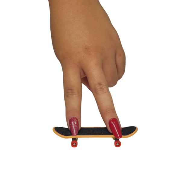 Imagem de Skate De Dedo Fingerboard 2 Un Desenhos Sortidas Com Ferramentas DMT6687