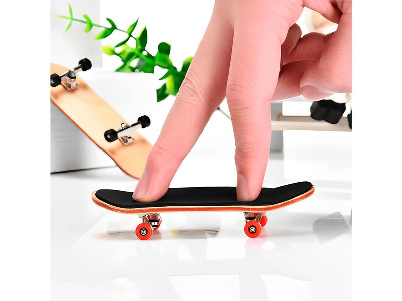 SKATE DE DEDO personagens FINGERBOARD BRINQUEDO INFANTIL - SUPER99 Imagem de SKATE DE DEDO personagens FINGERBOARD BRINQUEDO INFANTIL