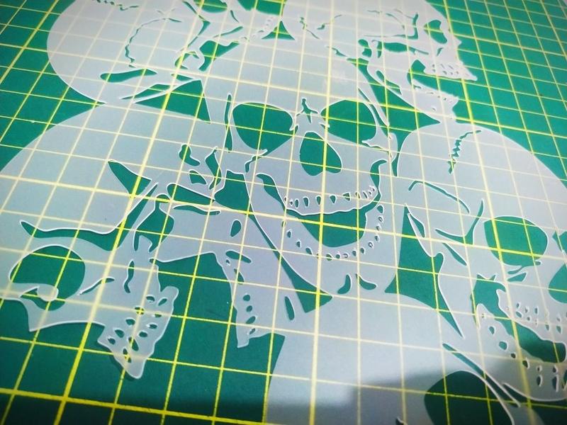 Imagem de Stencil Caveiras Grudadas para Aerografias e Pinturas - 2R01