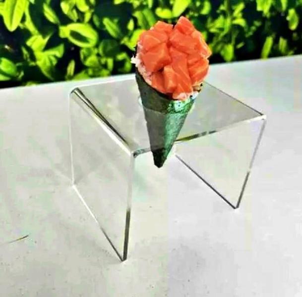 Imagem de Suporte Acrílico p/ Servir Pizza Cone - 1 Furo - 9x9x11cm