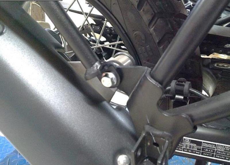 Imagem de Suporte afastador de alforge bolsa lateral ferro traseiro royal enfield himalayan