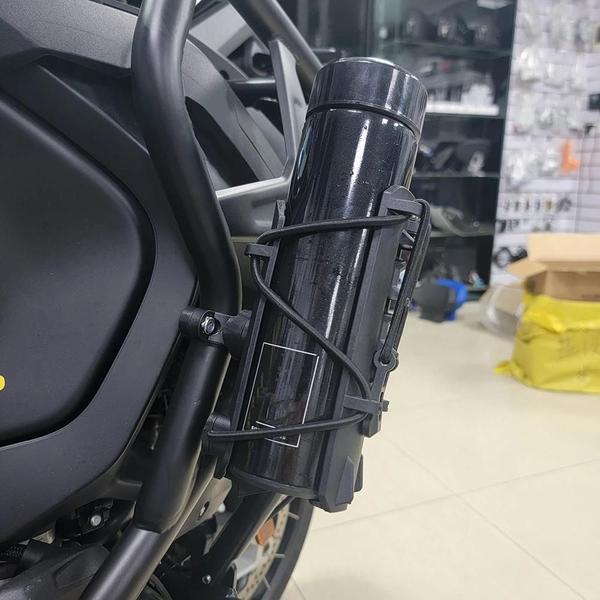 Suporte Ajustável para Garrafa d'Água de Motocicleta (22-25mm) - Amortecedor e Protetor para R1200GS Imagem de Suporte Ajustável para Garrafa d'Água de Motocicleta (22-25mm) - Amortecedor e Protetor para R1200GS