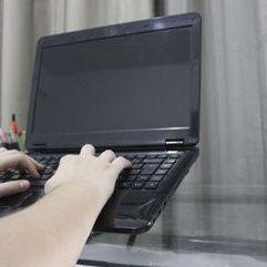 Imagem de Suporte Apoio De Notebook PRETOLaptop Compacto Articulado Home Office