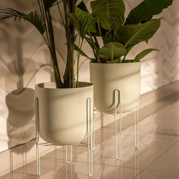 Imagem de Suporte para Vaso Cachepô 25,7cm Metal Tripé de Chão para Plantas Decorativo Raiz