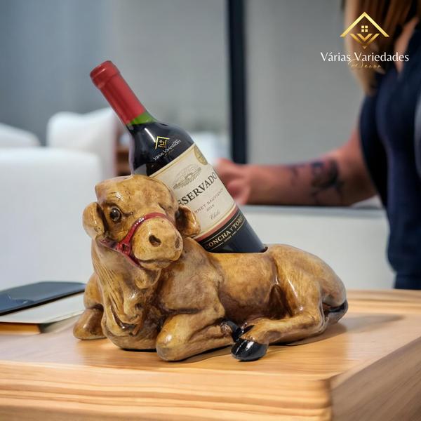 Suporte Porta Vinho Com Estilo Boi Deitado Marrom 30 Cm Em Gesso - AVB DECORAÇÕES Imagem de Suporte Porta Vinho Com Estilo Boi Deitado Marrom 30 Cm Em Gesso - AVB DECORAÇÕES
