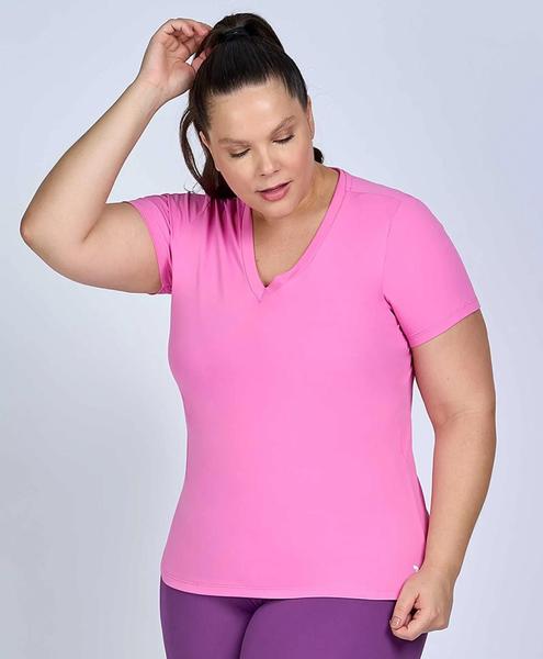 Imagem de T-shirt Skin Fit Alongada Gola V Plus Size Alto Giro - Ref. 2333703