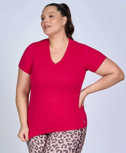 Imagem de T-shirt Skin Fit Alongada Gola V Plus Size Alto Giro - Ref. 2333703