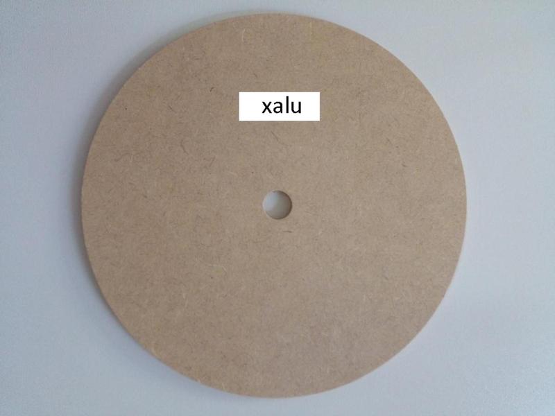 Tabuleiro cru p/ bolo 10 pçs tamanho 11cm c/furo 6mm - xalu Imagem de Tabuleiro cru p/ bolo 10 pçs tamanho 11cm c/furo 6mm