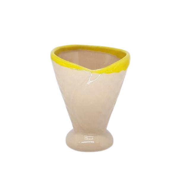 Taça de Sorvete Casquinha Decorada em Cerâmica. - Lumes Decoraçoes Imagem de Taça de Sorvete Casquinha Decorada em Cerâmica.