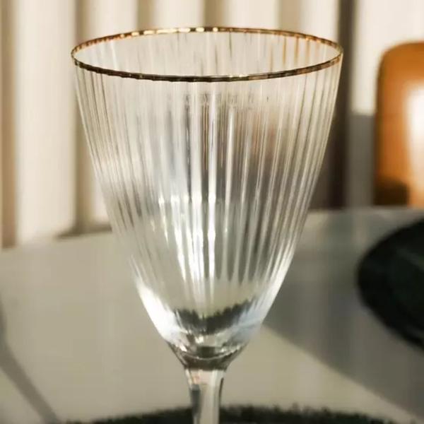 Imagem de Taça de Vinho com Borda Dourada Lines Vidro Transparente 400ml Wolff