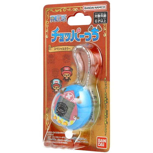 Imagem de Tamagotchi Nano x One Piece New World com brinquedo Chopper