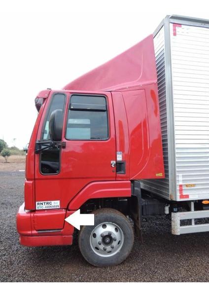 Tampa Estribo Ford Cargo 815 (par) - BL Fibras Imagem de Tampa Estribo Ford Cargo 815 (par)
