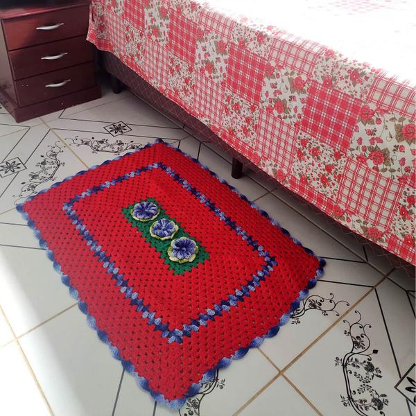 Imagem de Tapete Artesanal De Crochê Barbante Vermelho N6 87Cm Borda Azul Para Decorar Quarto Sala Escritório