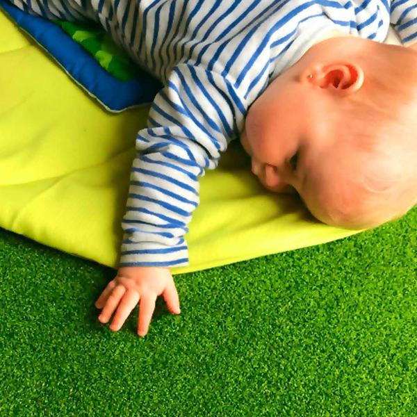 Tapete Grama Sintética Fit Ecograss 12Mm 2X7M 14M Verde - Oneplay Imagem de Tapete Grama Sintética Fit Ecograss 12Mm 2X7M 14M Verde
